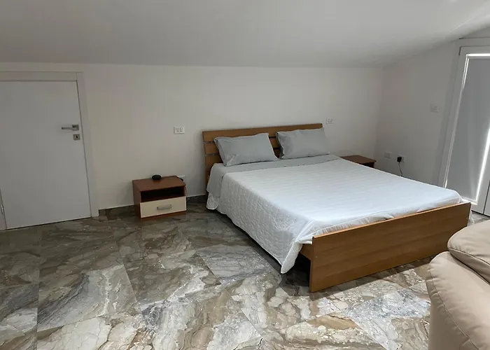 ゲストハウス Attico Marsiglie Casal Fiumanese